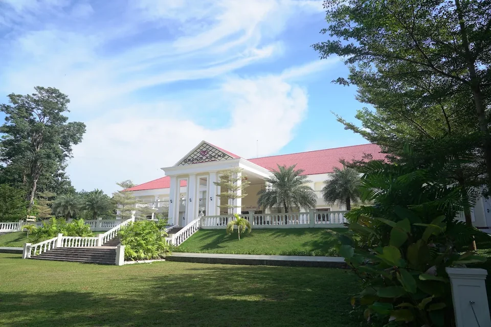 Grand Arena, with its white columns, red roof and green gardens